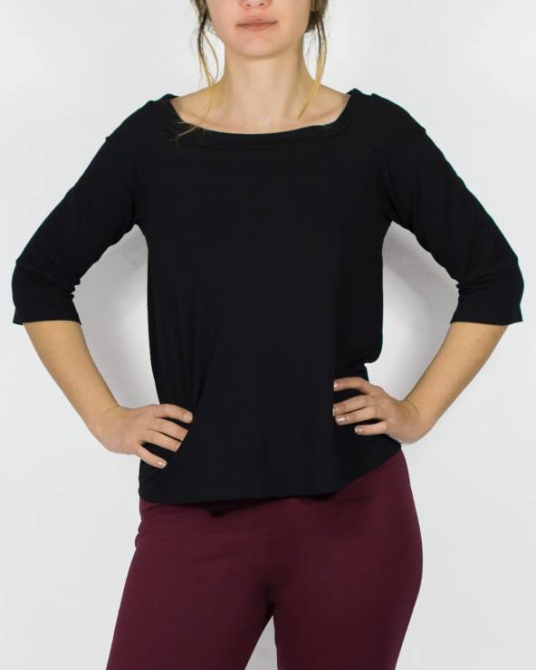 Blusa negra corta de manga 3/4