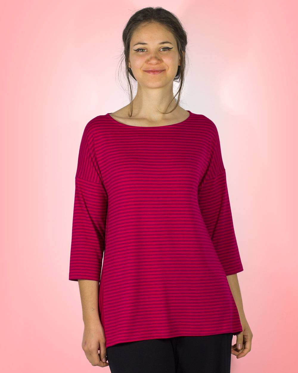 Camiseta rosa con manga por el codo y rayas finas