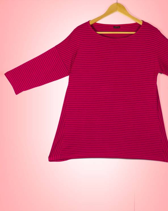 Camiseta de verano con rayas finitas y manga 3/4