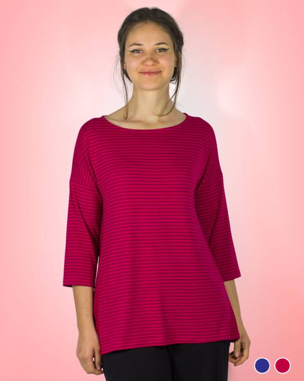 Camiseta rosa de cuello redondo con rayas finas ideal para las noches de verano