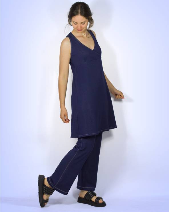 Conjunt de pantalons acampanats amb vestit curt de tirants de punt llàstic efecte texà.