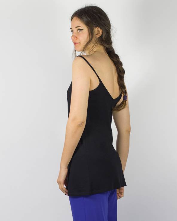 Camiseta de tirantes de punto y colores vivos.