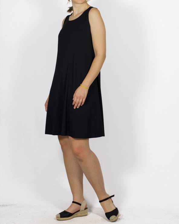 Vestit de tirants curt fet de punt de viscosa.