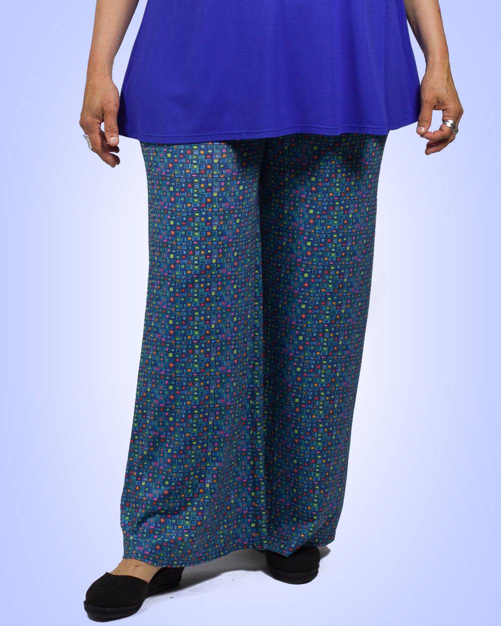 pantalons de punt ample i estampat.