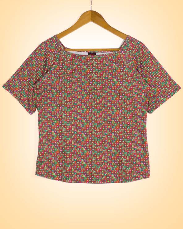 Camiseta de punto con manga corta y estampada.