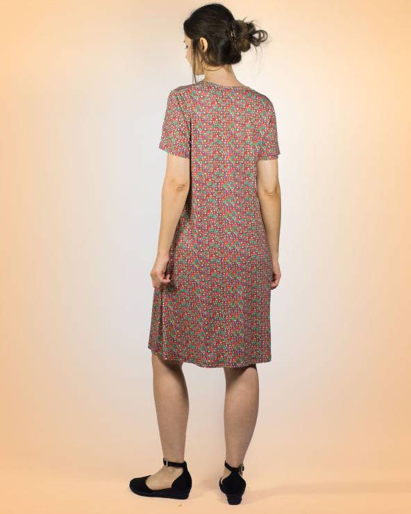 Vestit de màniga curta estampat en teixit de punt.