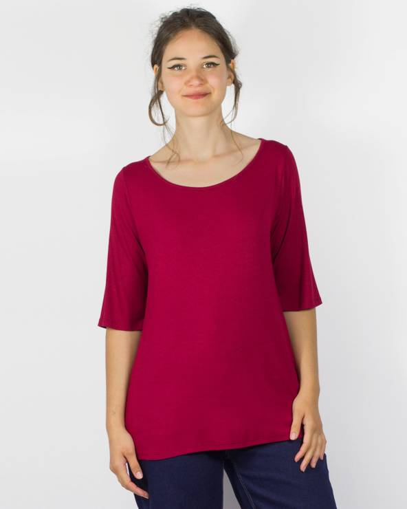 Camiseta fina de manga francesa y cuello redondo confeccionada en punto de viscosa.