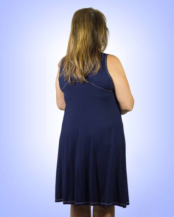 Vestido de punto por las rodillas con un cosido en el lateral.