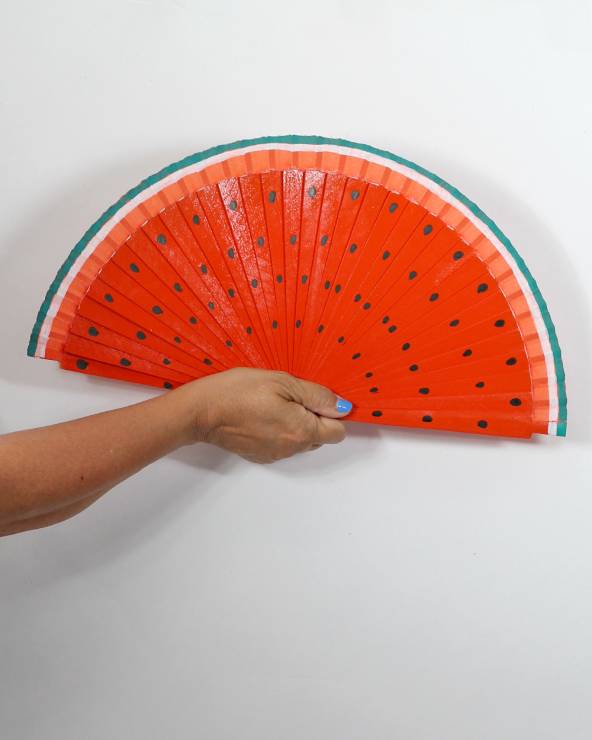 Abanico de madera pintado a mano