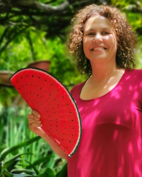 Abanico de madera imitando una sandia