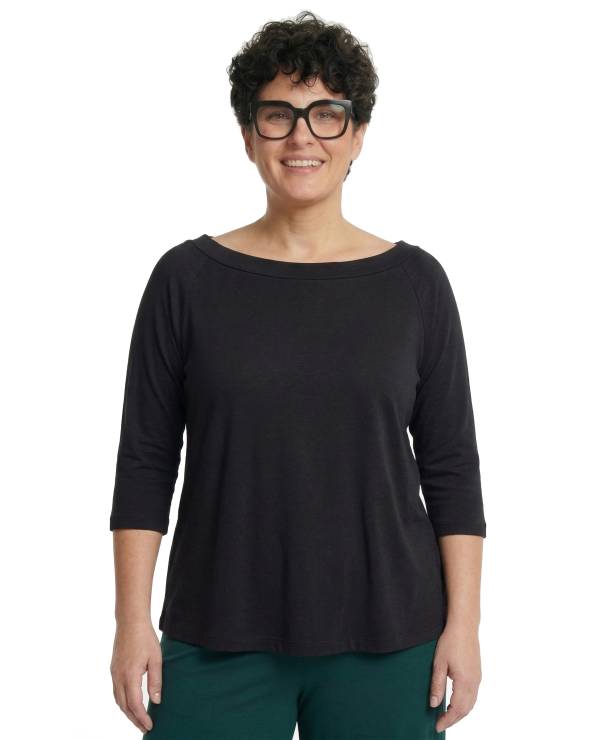Top de negro de crepe